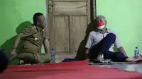 Keliling Kebumen, Ganjar Pranowo Serahkan Bantuan untuk Warga Miskin