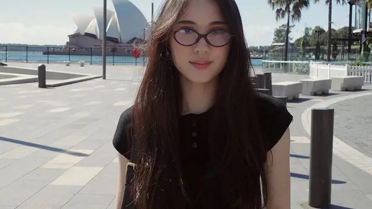6 Potret Gaya Chic Yasmin Napper Liburan di Australia, Elegan Minimalis