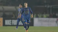 Pemain Persib Bandung, Kim Jefri Kurniawan saat melawan PS TNI pada lanjutan Liga 1 2017 di Stadion Si Jalak Harupat, Sabtu (05/8/2017). Persib menang 3-1. (Bola.com/Nicklas Hanoatubun)