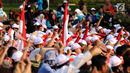 Ratusan pelajar dari berbagai daerah berkumpul di depan tugu Proklamator, Jakarta, Rabu (16/8). Jelang perayaan HUT RI ke-72, ratusan pelajar melakukan napak tilas perjuangan kemerdekaan. (Liputan6.com/Helmi Fithriansyah) 