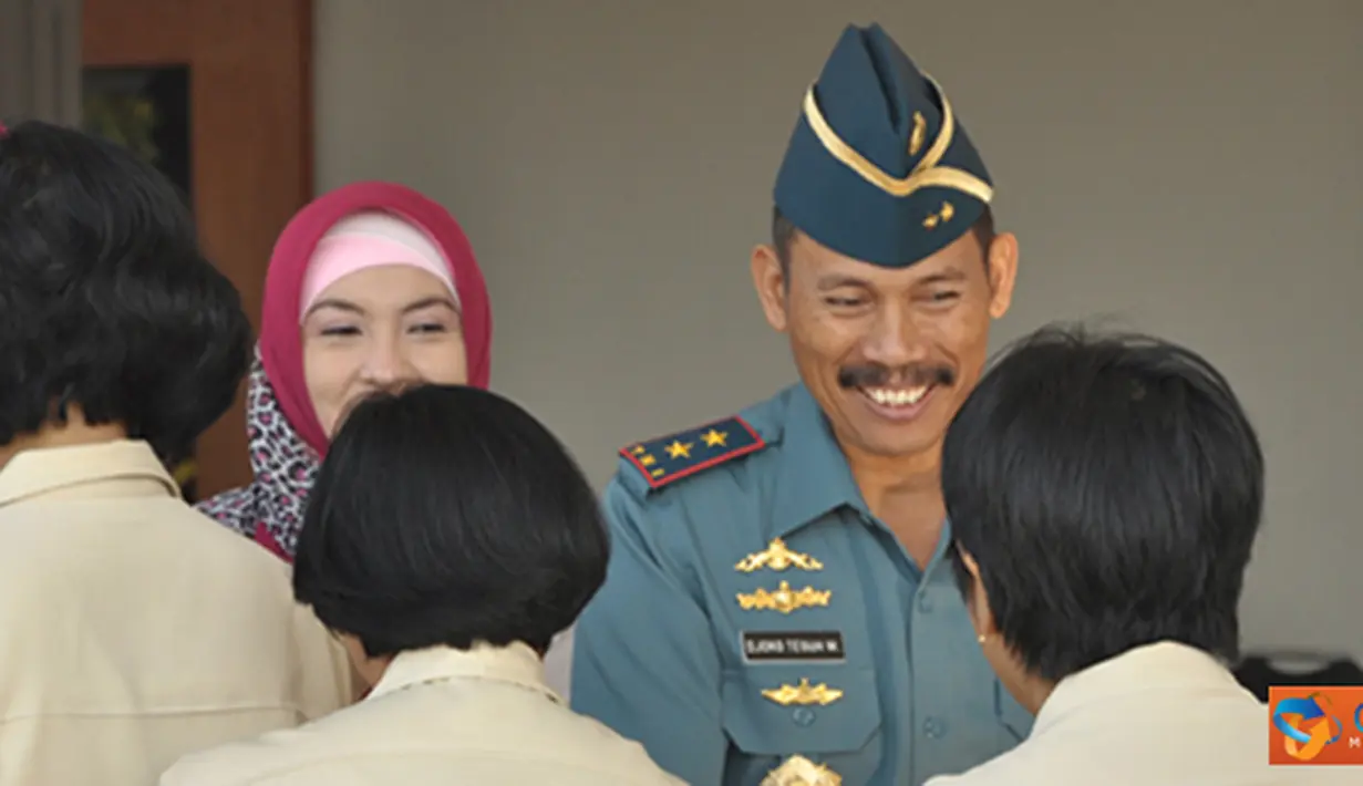 Citizen6, Surabaya: Selururh Personel Kobangdikal mulai prajurit Klasi Dua hingga Laksamana bintang dua berbaur melepas dan saling menggugurkan dosa dengan saling bersalaman. (Pengirim: Penkobangdikal).
