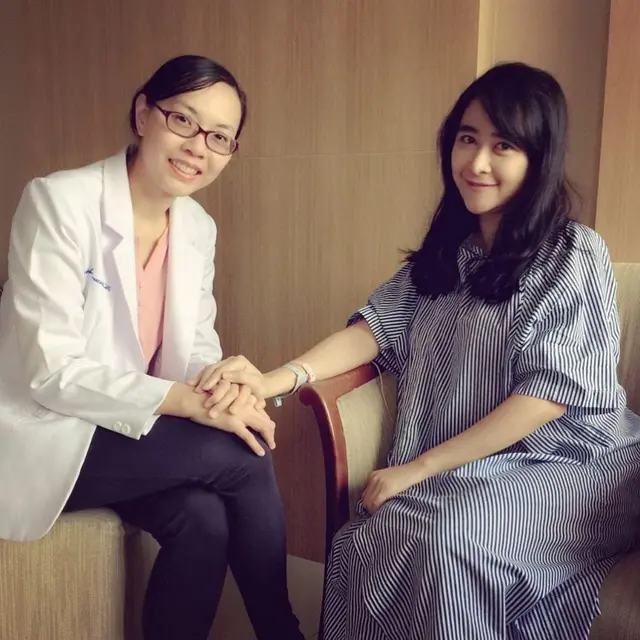 Hamil di Usia 39, Ini 6 Potret Uut Permatasari Pamer Baby Bump