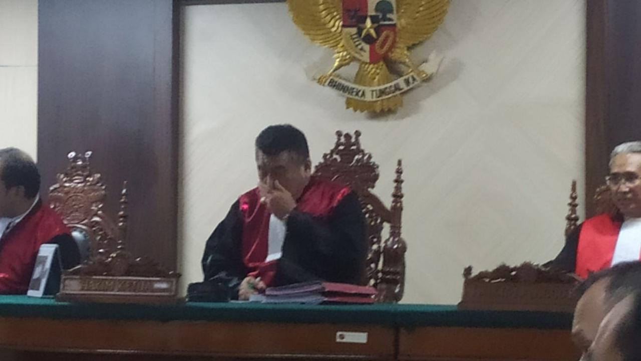 "Meminta kepada majelis hakim yang memeriksa dan mengadili perkara ini menjatuhkan hukuman kepada terdakwa berupa pidana penjara selama 11 tahun dikurangi masa tahanan. Tiga, menjatuhkan pidana denda kepada terdakwa sebesar Rp500 juta subsider 6 bulan kur