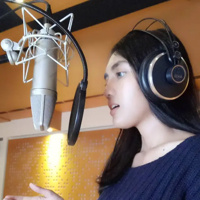 Nadia Alifazuhri (https://www.instagram.com/p/B5xWXTlA7CC/)