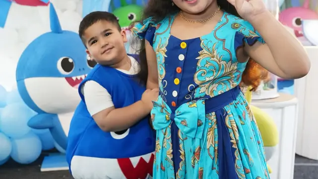 Gaya Kompak Tasya Farasya dan Buah Hati, Gelar Pesta Ultah Hasan Bertema Baby Shark