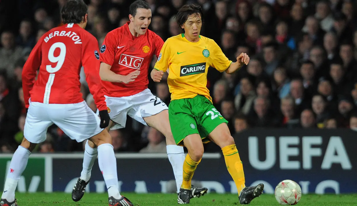 Tiga musim bersama Reggina, Shunsuke Nakamura akhirnya pindah ke Glasgow Celtic pada 1 Juli 2005. (AFP/Andrew Yates)