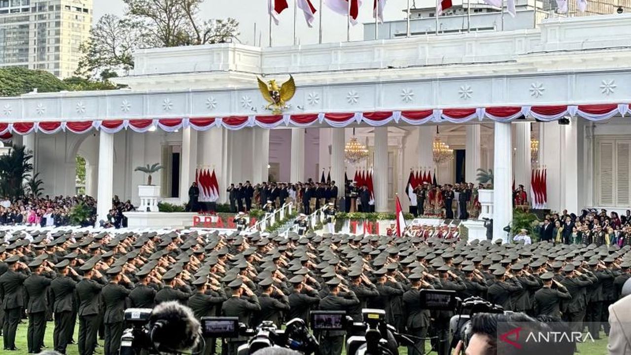 Prabowo Lantik 1.177 Perwira TNI-Polri di Istana Merdeka