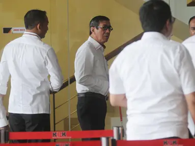 Menkumham Yasonna Hamonangan Laoly memenuhi panggilan penyidik di gedung KPK, Jakarta, Senin (2/7).  Yasonna diperiksa saat menjadi Anggota DPR sebagai saksi terkait kasus dugaan korupsi proyek KTP Elektronik. (Merdeka.com/Dwi Narwoko)