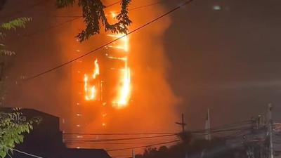 Gedung Bapenda DKI Kebakaran, 13 Unit Mobil Damkar Diterjunkan