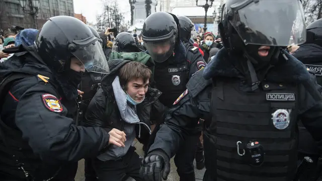 Bentrok, Polisi Rusia Tahan Ribuan Pendukung Alexei Navalny
