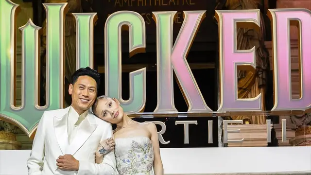 Glinda Dressing Jadi Cara Ariana Grande Hidupkan Wicked di Dunia Nyata dengan Gaun Vintage Couture