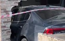 Sebuah Sedan Tabrak Gedung Sampai Jebol tapi Bodi Tetap Utuh, Kata Netizen Tank Berkedok Mobil