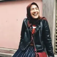 Intip cara mix and match biker jacket yang seru dan simpel. (Sumber foto: bellattamimi/instagram)