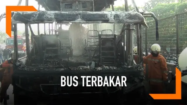 Akibat pecah ban di tol JORR sebuah bus pariwisata terbakar. Kebakaran diduga akibat gesekan velg ban dengan jalan. Tidak ada korban jiwa karena bus tengah tidak berpenumpang