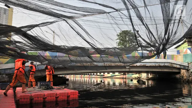 Pemprov DKI Jakarta Kembali Pasang Waring 100 Meter