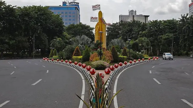 5 Potret Kota Surabaya saat Berlakukan PSBB, Jalanan Tampak Sepi