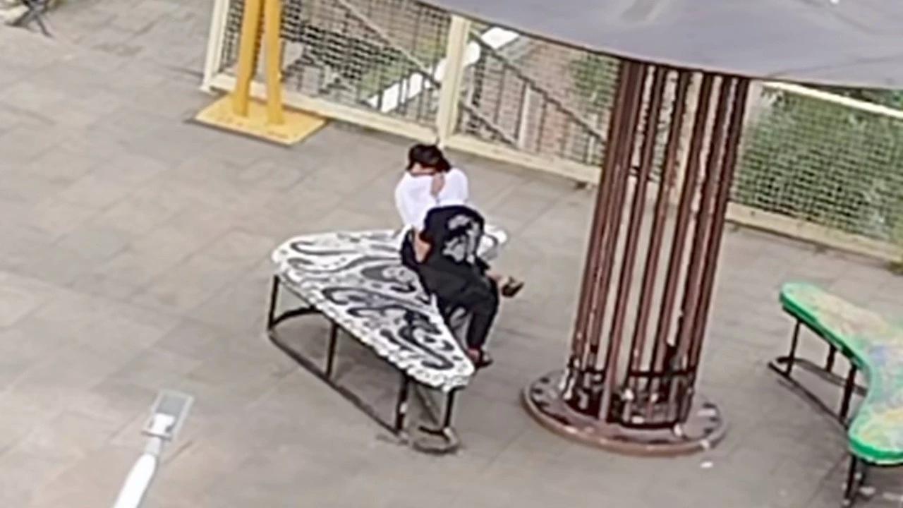 Viral Sejoli Mesum di Teras Cihampelas Bandung, Kabur Usai Ditegur Warga