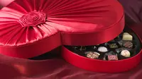 Sejarah hubungan cokelat dan hari Valentine ada di sini.