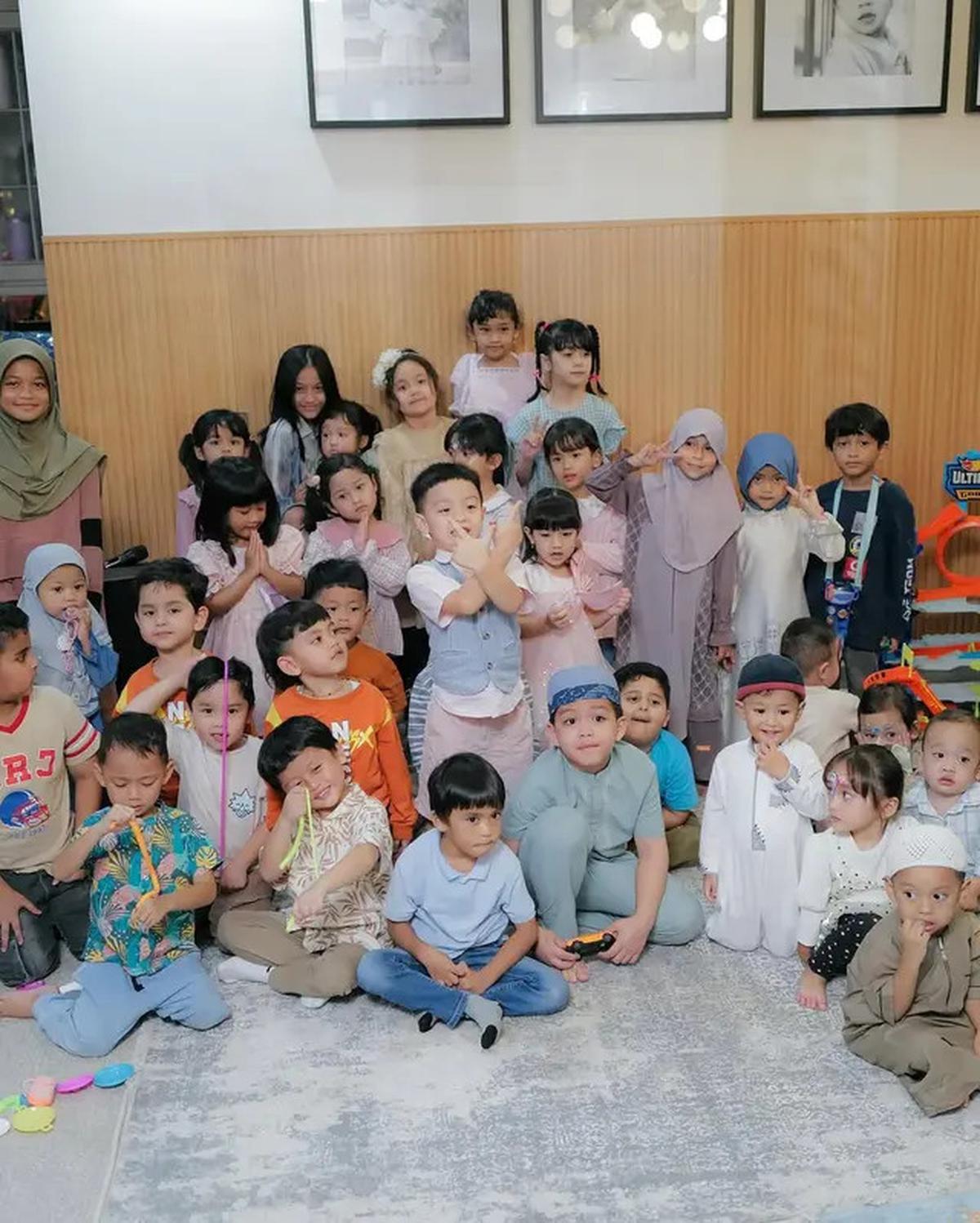 6 Potret Bukber Teman-Teman Anak Irish Bella di Rumah, Sekaligus Silaturahmi Orang Tua