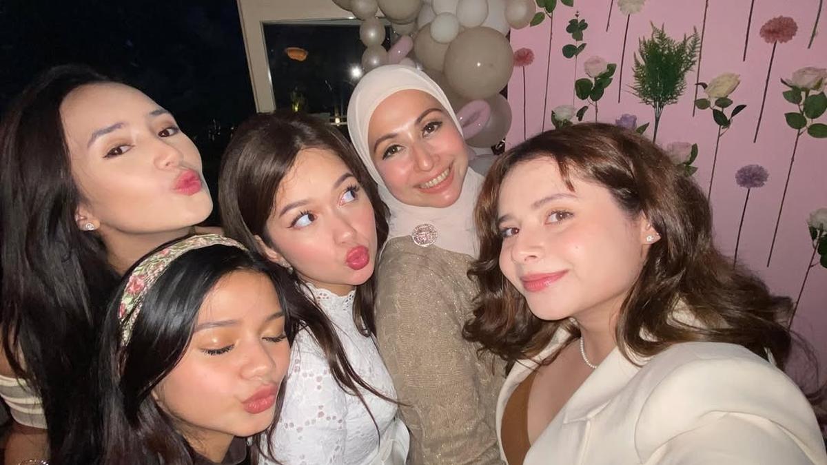 6 Potret Persahabatan Pemain Sinetron Mermaid In Love Rayakan Ultah Rebecca Klopper, dari Beby Tsabina hingga Deswita Maharani
