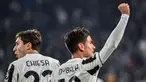 Pemain depan Juventus, Paulo Dybala (kanan) merayakan di samping Federico Chiesa setelah mencetak gol ke gawang  Zenit St. Petersburg pada match day ke-4 Liga Champions di Allianz stadium, Rabu (3/11/2021) dinihari WIB. Menjamu Zenit, Juventus menang 4-2 atas Zenit. (Isabella BONOTTO / AFP)