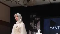 Baju rancangan Yanti Adeni saat tampil di Indonesia Modest Fashion Week (IMFW) 2018 (Liputan6.com/sumber foto: dokumentasi Yanti Adeni)