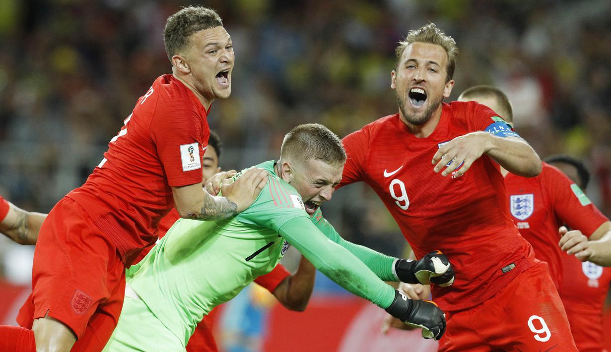 Para pemain Inggris melakukan selebrasi usai mengalahkan Kolombia pada laga 16 besar Piala Dunia di Stadion Spartak, Selasa (3/7/2018). Inggris menang 4-3 atas Kolombia lewat adu penalti. (AP/Victor R. Caivano)