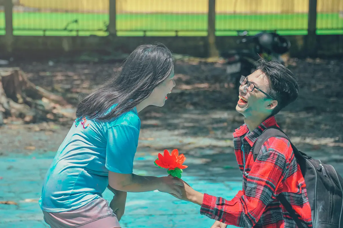 Tips Jitu Keluar dari Friendzone agar Tak Lagi Dianggap Sebagai Teman