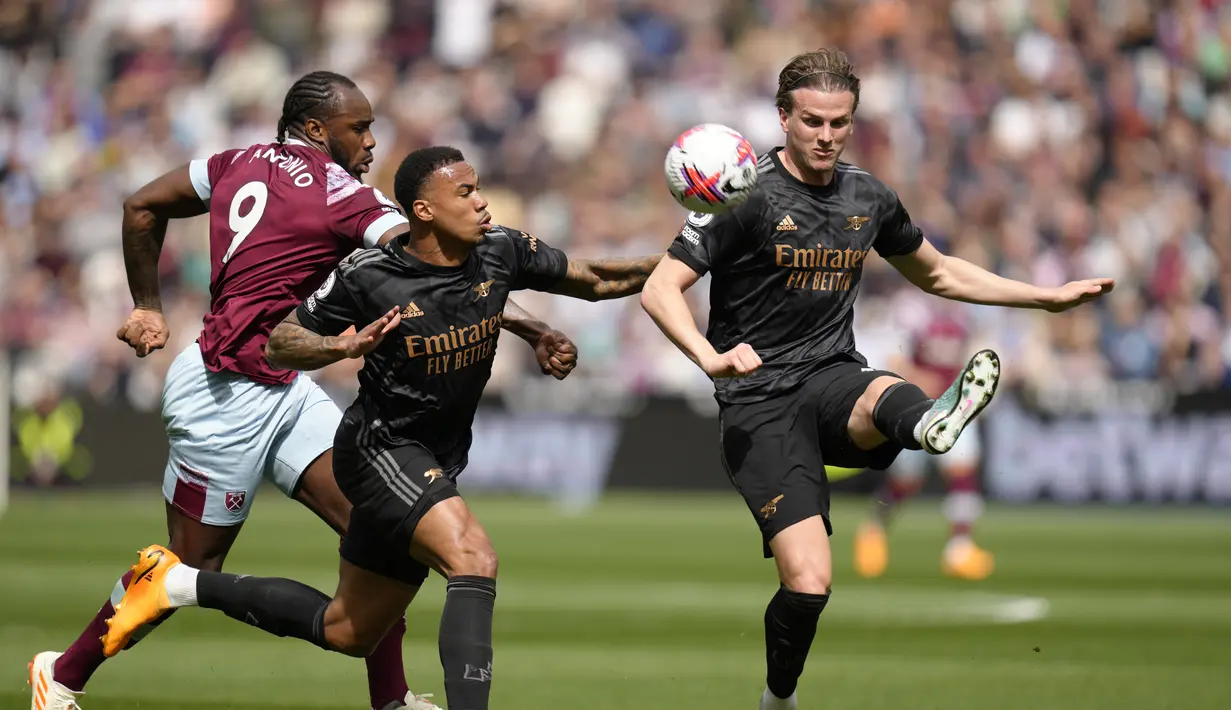 Arsenal gagal menang meski sempat unggul dua gol, dalam laga di markas West Ham United. (AP Photo/Kirsty Wigglesworth)
