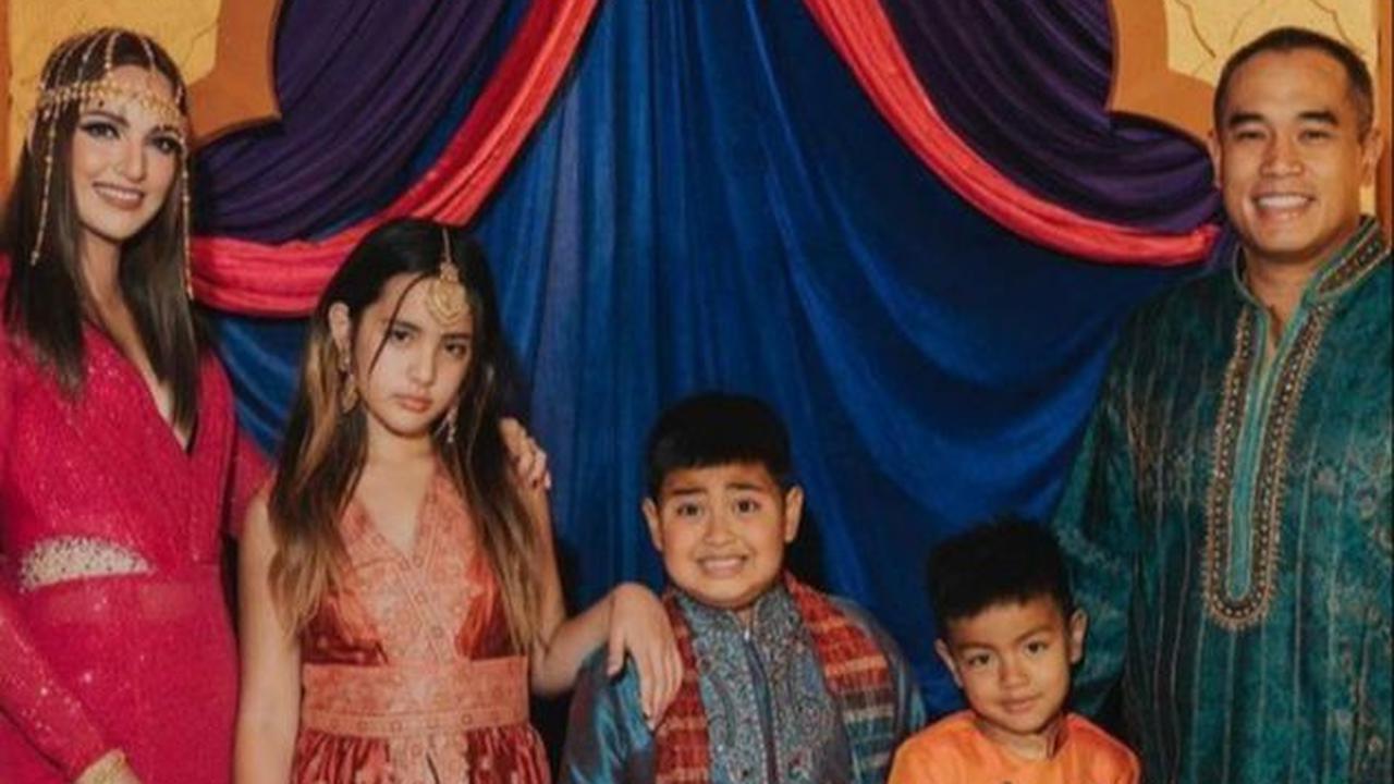 8 Potret Ardi Bakrie Tak Gengsi Ajak Anak-anaknya Makan di Pinggir Jalan, Meski Tajir!