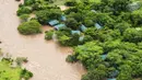 Hujan deras dan banjir telah merenggut ebih dari 170 nyawa dan membuat lebih dari 195.000 orang kehilangan tempat tinggal di seluruh negeri. (AP Photo/Bobby Neptune)
