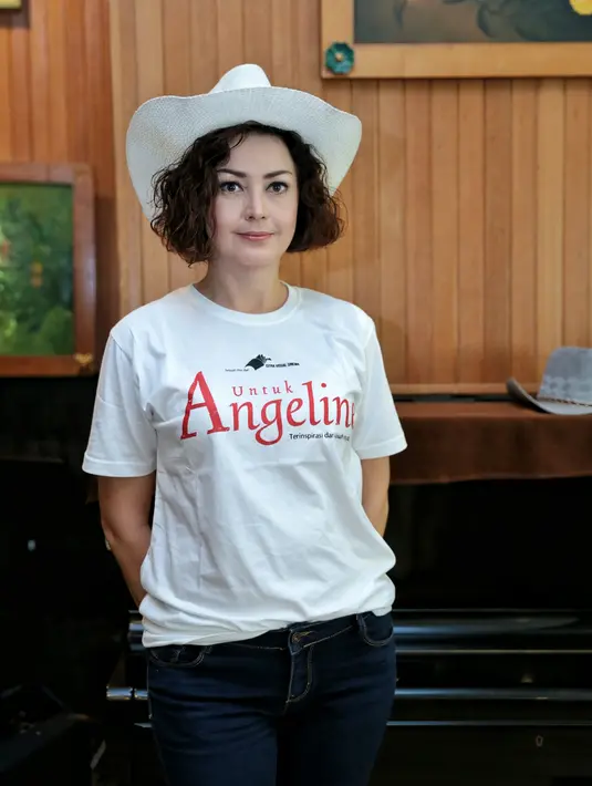 Roweina sering menganiaya anak dalam sebuah peran yang ia mainkan. Ia berperan sebagai ibu tiri bernama Terry dalam film Untuk Angeline.  (Adrian Putra/Bintang.com)