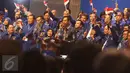 Suasana kemeriahan dukungan untuk Agus-Sylvi sambil bernyanyi di acara HUT ke-15 Partai Demokrat, Jakarta, Selasa (7/2).(Liputan6.com/Helmi Afandi)