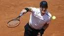 Petenis asal Inggris, Andy Murray, saat pertandingan melawan petenis Slovakia, Martin Klizan pada babak kedua Prancis Terbuka di Stadion Roland Garros, (01/06/2017). Murray menang dengan 6-7, 6-2, 6-2, 7-6.(EPA/Etienne Laurent)