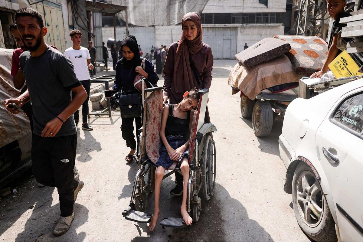 FOTO: Warga Gaza Mengungsi, Israel Ancam Hancurkan Kota Jika Hamas Tak Menyerah