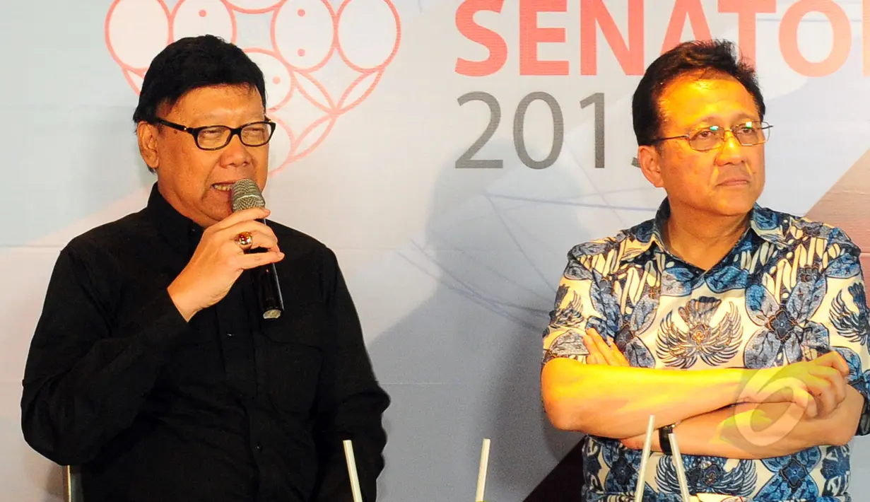 Mendagri Tjahjo Kumolo (kiri) dan Ketua DPD RI Irman Gusman saat menghadiri acara diskusi Bincang Senator 2015 bersama Liputan6.com, di Senayan City, Jakarta Pusat, Minggu (8/3/2015). (Liputan6.com/Yoppy Renato)