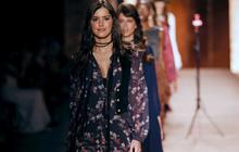 Paulina Vega tampil cantik di catwalk Colombiamoda