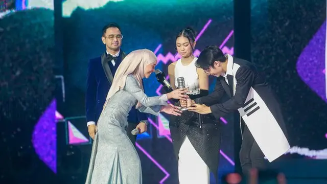 Setahun Vakum, Ini 6 Potret Lesti Kejora Sabet 4 Penghargaan di SCTV Music Awards 2023