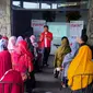 Manager Marketing Alfatrex Ferdian Hadi Putra memperkenalkan jasa logistik dari Alfamart kepada para pelaku UMKM di Palembang (Liputan6.com / Nefri Inge)