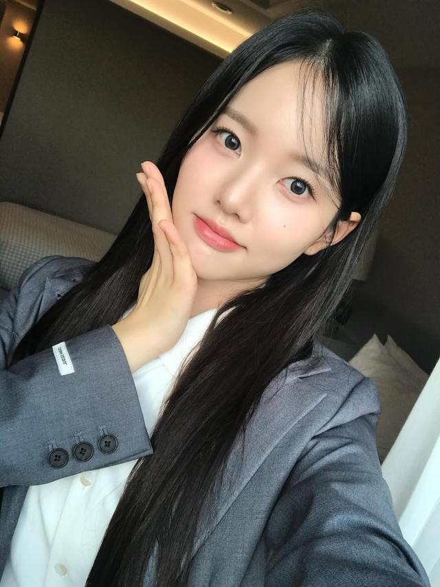 Lee Soo Jin (Weeekly)