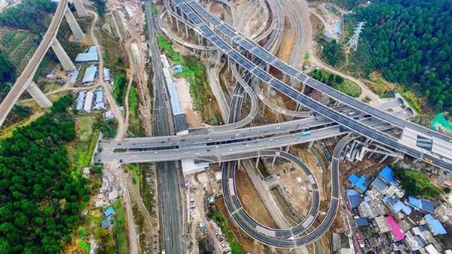 Unik, Jalan Raya di Tiongkok Ini Malah Mirip Lintasan Rollercoaster