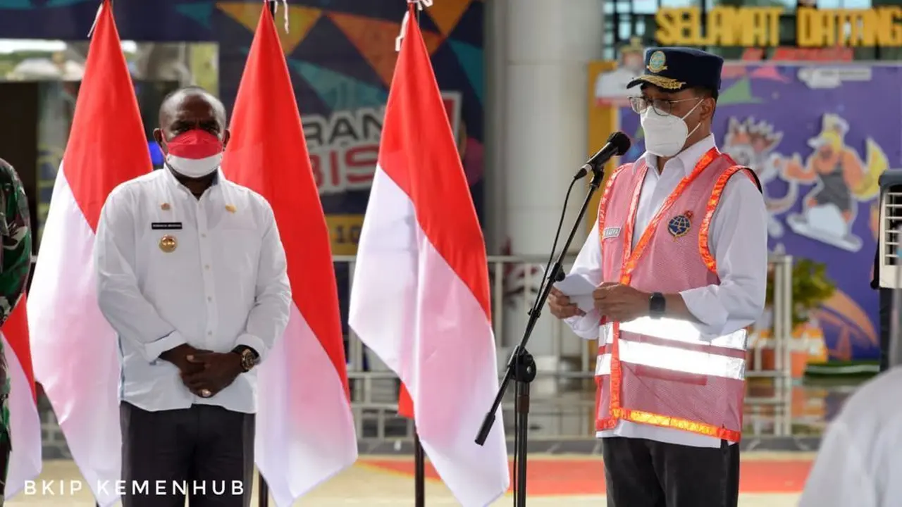 Presiden Joko Widodo (Jokowi) bersama Menteri Perhubungan (Menhub) Budi Karya Sumadi meresmikan Terminal Baru Bandara Mopah di Kabupaten Merauke, Papua. (Dok Kemenhub)