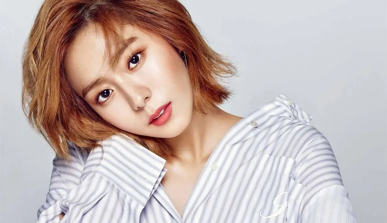 Keduanya pernah bekerja sama menjadi MC dalam sebuah acara yang bernama Music Bank. (AllKpop)