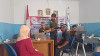 Pemulung di Bekasi melakukan perekaman e-KTP. (Liputan6.com/ ist)