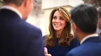 Kate Middleton saat menghadiri peluncuran National Emergencies Trust, badan amal independen yang akan memberikan respons darurat terhadap bencana di Inggris. (VICTORIA JONES / POOL / AFP)
