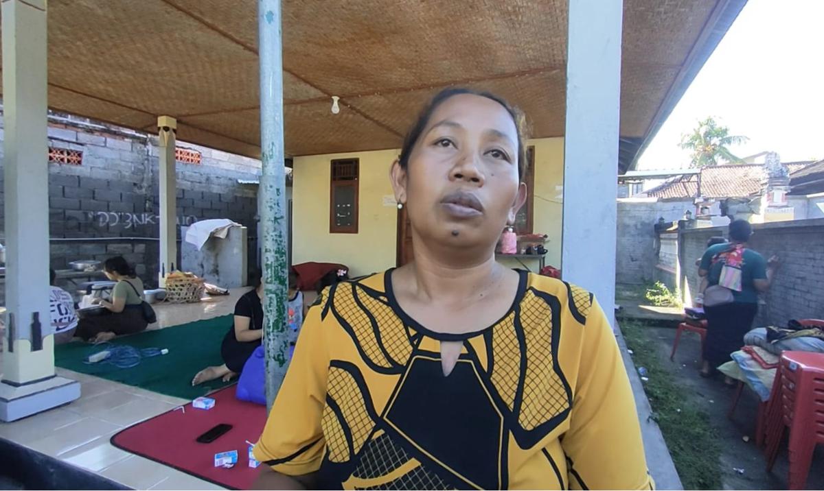 kadek istri korban KMP Tunu Pratama Jaya