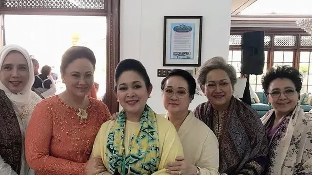 Potret Halimah Agustina Kamil bersama Titiek Soeharto (Sumber: Instagram/@titieksoeharto)