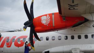 Pesawat Wings Air tengah menjalankan prosedur pemeriksaan di bandara. (Dok Lion Group)