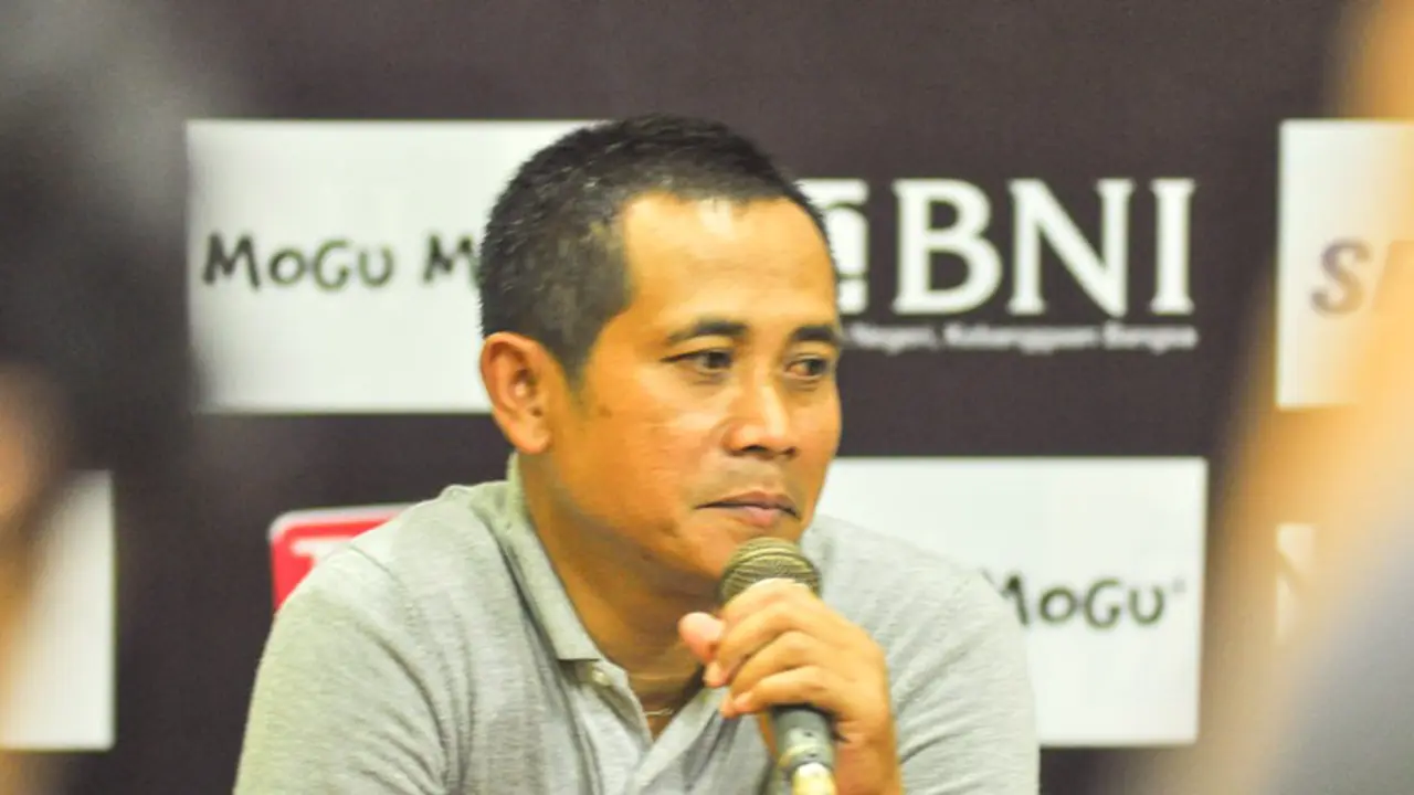 Pelatih Arema Menangis di Ruang Ganti dan Siap bila Dipecat