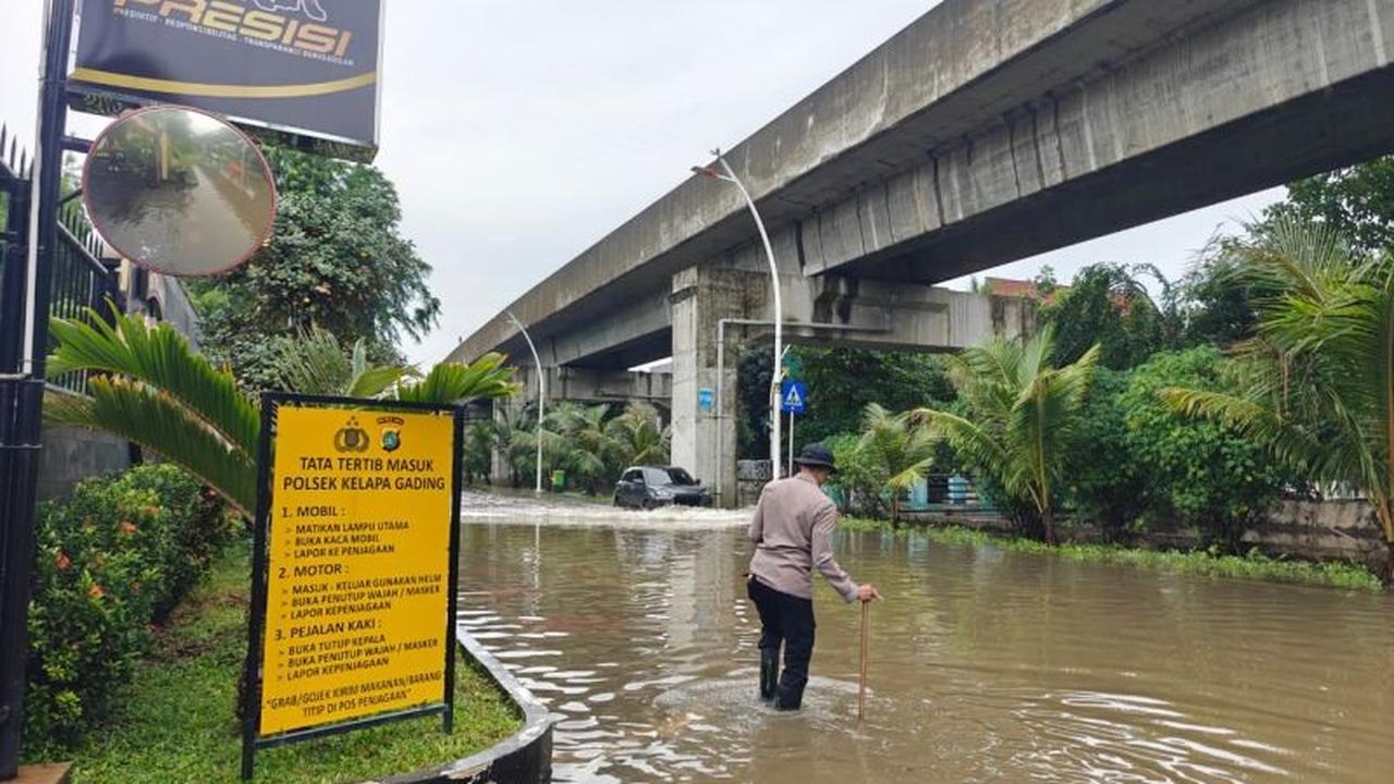 Banjir Kelapa Gading Lumpuhkan Tiga Kelurahan, Ratusan Warga Mengungsi